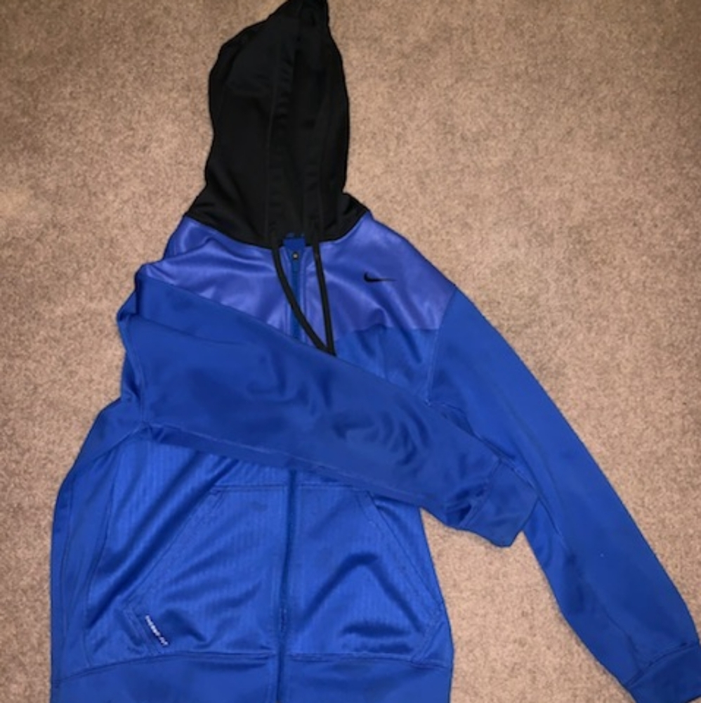 Nike Therma-Fit Hoodie - Picture 3 of 6